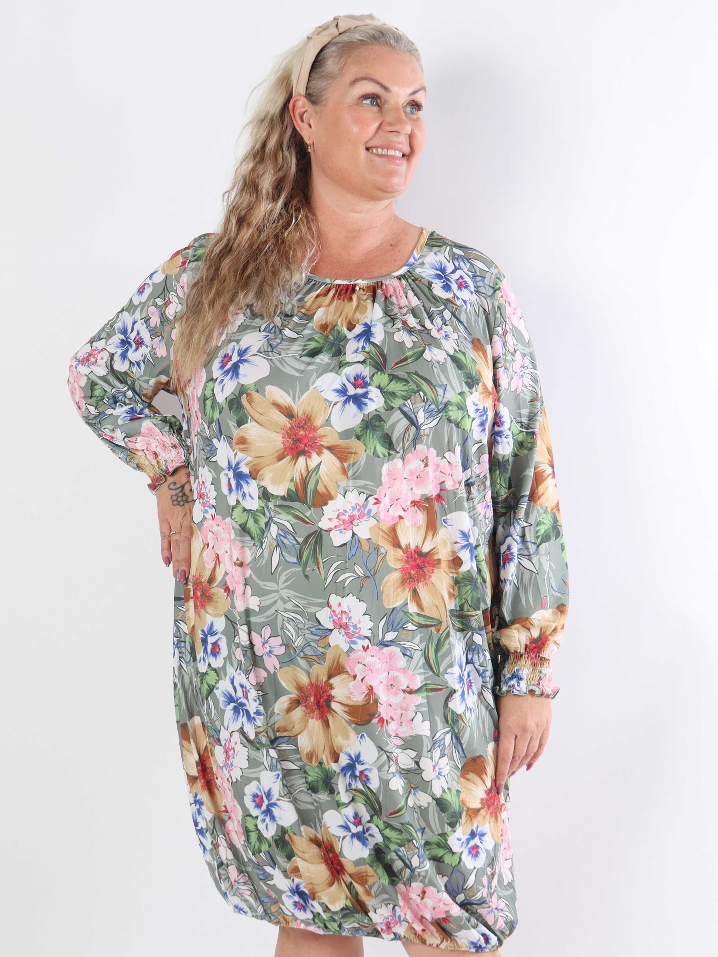 Miracle Floral Dress L/S - Blommig klänning i plusstorlek med resår